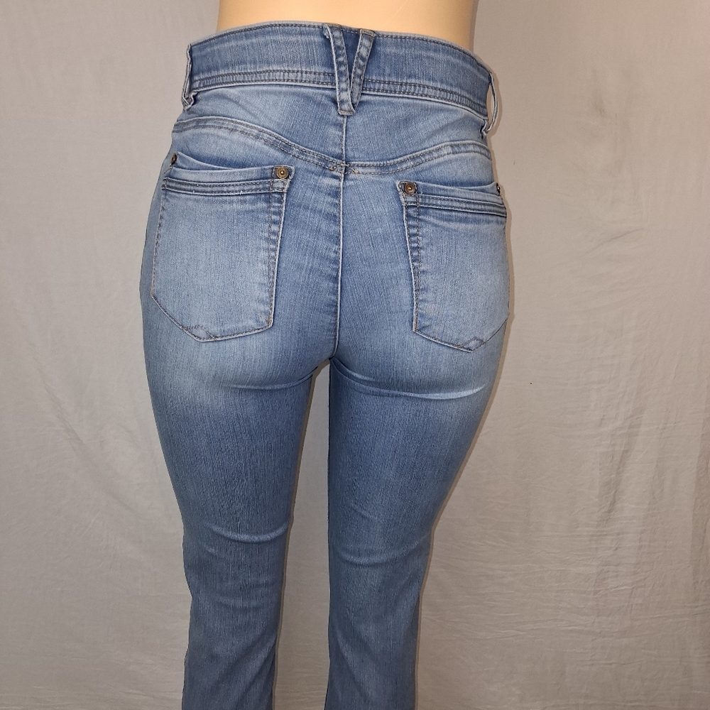 Democracy Light Wash Skinny Jeans with Subtle Distress Size 2 - Picture 7 of 16